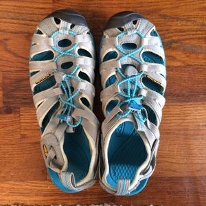 Keen women’s 8.5 nearly new shoes